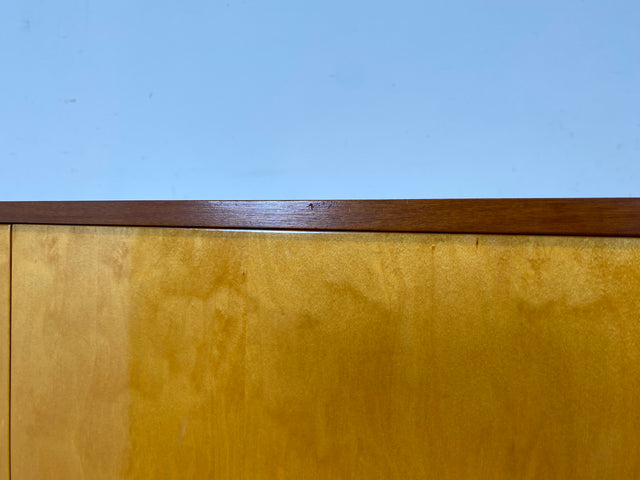 Minimalistischer & geräumiger Mid-Century Kleiderschrank aus 1966 mit Schublade und Böden I Schrank Schlafzimmerschrank Wäscheschrank Garderobe Wardrobe Retro Vintage 60er I
