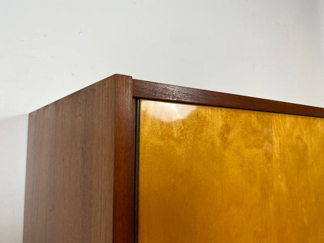 Minimalistischer & geräumiger Mid-Century Kleiderschrank aus 1966 mit Schublade und Böden I Schrank Schlafzimmerschrank Wäscheschrank Garderobe Wardrobe Retro Vintage 60er I