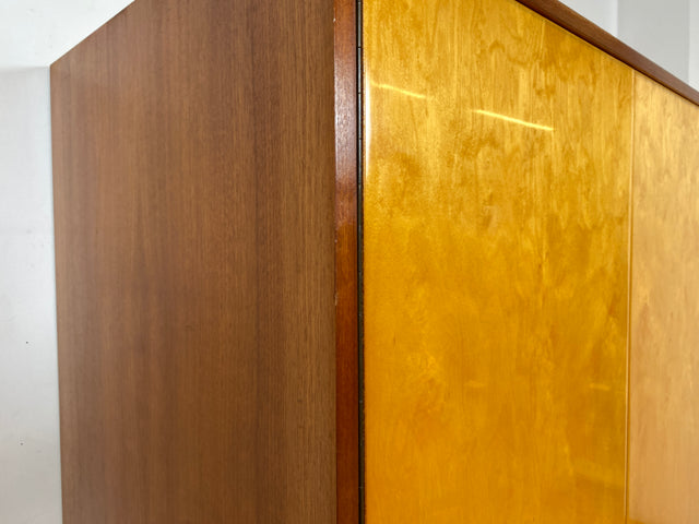Minimalistischer & geräumiger Mid-Century Kleiderschrank aus 1966 mit Schublade und Böden I Schrank Schlafzimmerschrank Wäscheschrank Garderobe Wardrobe Retro Vintage 60er I