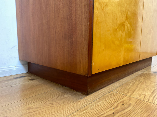 Minimalistischer & geräumiger Mid-Century Kleiderschrank aus 1966 mit Schublade und Böden I Schrank Schlafzimmerschrank Wäscheschrank Garderobe Wardrobe Retro Vintage 60er I