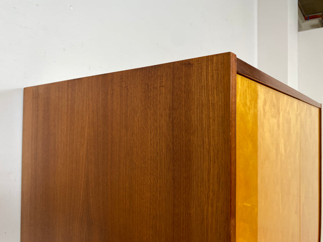 Minimalistischer & geräumiger Mid-Century Kleiderschrank aus 1966 mit Schublade und Böden I Schrank Schlafzimmerschrank Wäscheschrank Garderobe Wardrobe Retro Vintage 60er I