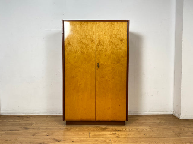 Minimalistischer & geräumiger Mid-Century Kleiderschrank aus 1966 mit Schublade und Böden I Schrank Schlafzimmerschrank Wäscheschrank Garderobe Wardrobe Retro Vintage 60er I