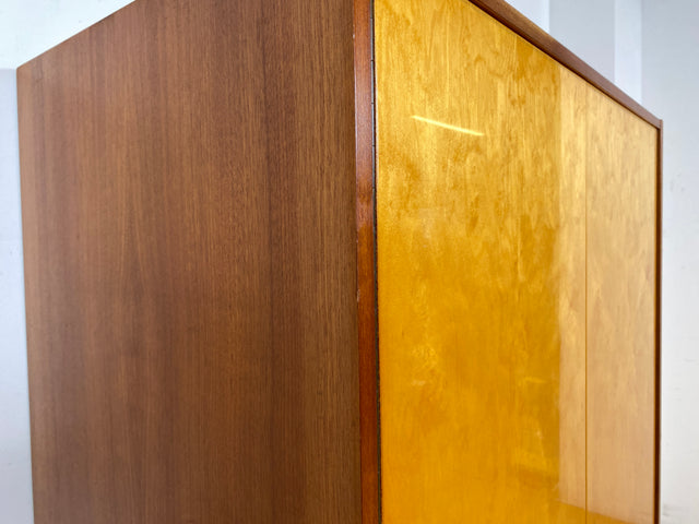 Minimalistischer & geräumiger Mid-Century Kleiderschrank aus 1966 mit Schublade und Böden I Schrank Schlafzimmerschrank Wäscheschrank Garderobe Wardrobe Retro Vintage 60er I