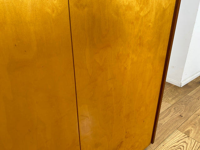 Minimalistischer & geräumiger Mid-Century Kleiderschrank aus 1966 mit Schublade und Böden I Schrank Schlafzimmerschrank Wäscheschrank Garderobe Wardrobe Retro Vintage 60er I