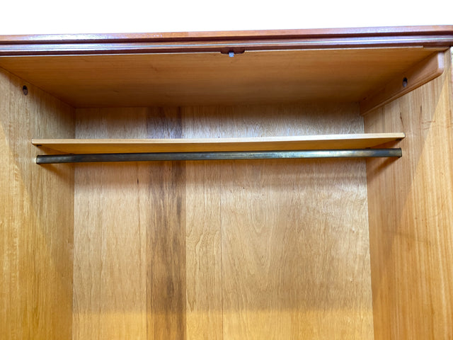 Stilvoller und gut erhaltener Mid-Century Kleiderschrank mit guter Aufteilung I Schrank Schlafzimmerschrank Wäscheschrank Wardrobe Rockabilly Vintage 50er 60er Retro I