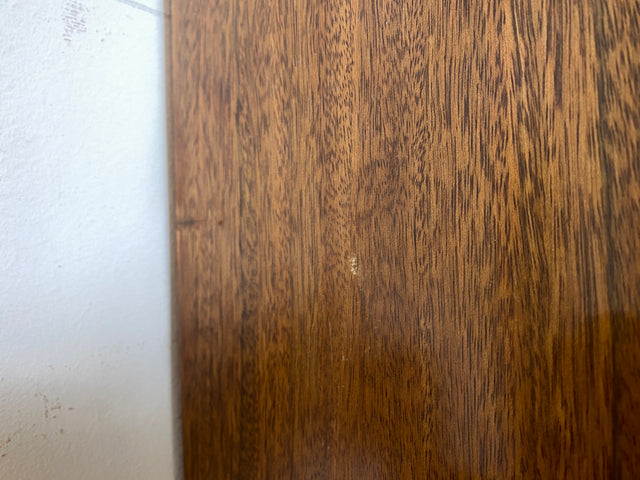 Besonders schöner Mid-Century Kleiderschrank mit perfekter Aufteilung mit Kleiderstange und Böden