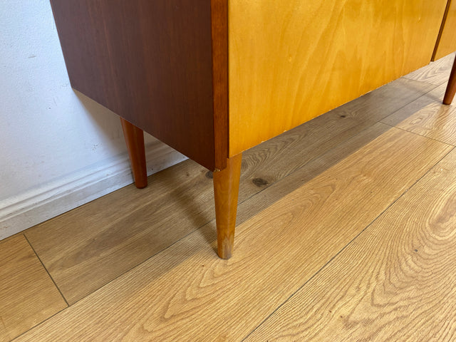 Stilvolles und gut erhaltenes Mid-Century Lowboard mit Schubladen und Originalgriffen