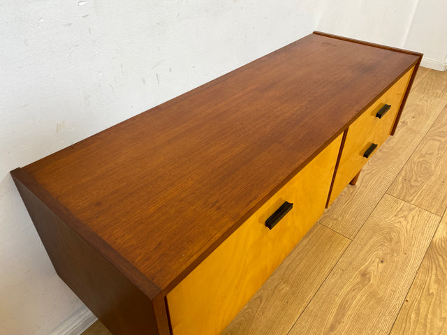 Stilvolles und gut erhaltenes Mid-Century Lowboard mit Schubladen und Originalgriffen