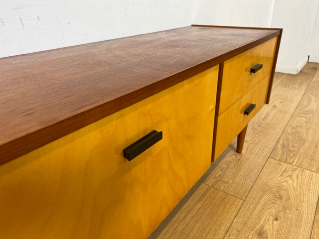 Stilvolles und gut erhaltenes Mid-Century Lowboard mit Schubladen und Originalgriffen