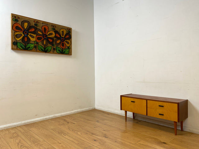 Stilvolles und gut erhaltenes Mid-Century Lowboard mit Schubladen und Originalgriffen