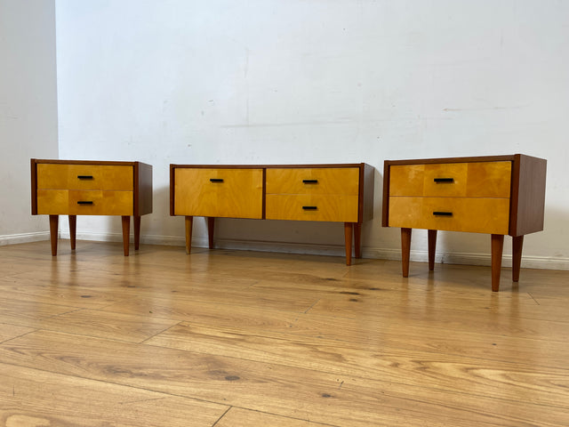 Stilvolles und gut erhaltenes Mid-Century Lowboard mit Schubladen und Originalgriffen