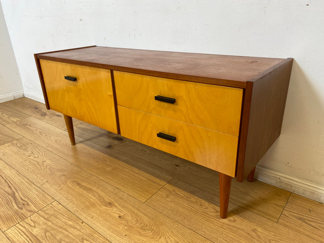 Stilvolles und gut erhaltenes Mid-Century Lowboard mit Schubladen und Originalgriffen