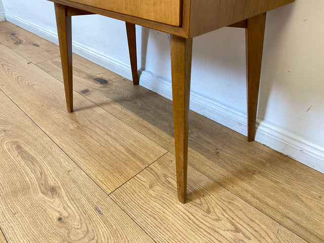 WMK I Formschöner und sehr gut erhaltener Mid-Century Nachttisch mit Schublade & Glas Ablage I Nachtkommode Nachtschrank Nachtschränkchen Kommode Beistelltisch 50er 60er Vintage I Berlin Köln Bremen