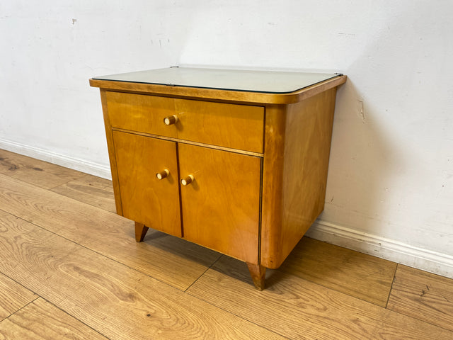 WMK I 1/2 Stilvoller Mid-Century Nachttisch mit Schubladen, Glasauflage und Originalgriffen
