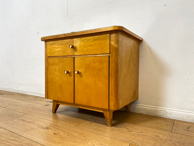 WMK I 1/2 Stilvoller Mid-Century Nachttisch mit Schubladen, Glasauflage und Originalgriffen