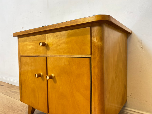 WMK I 1/2 Stilvoller Mid-Century Nachttisch mit Schubladen, Glasauflage und Originalgriffen