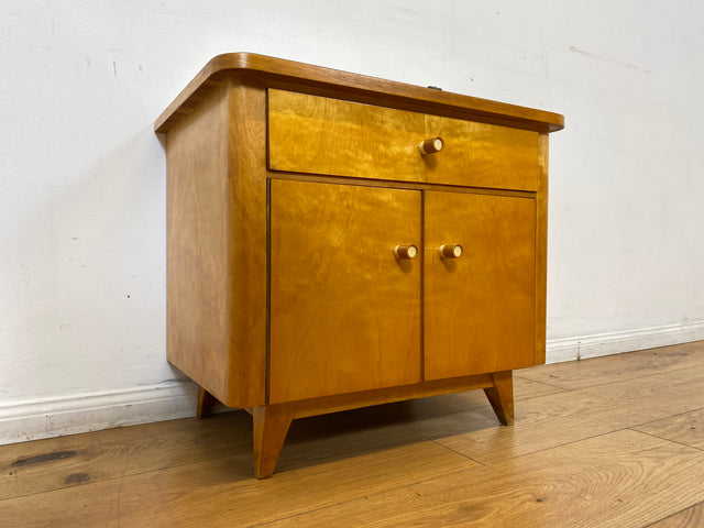 WMK I 1/2 Stilvoller Mid-Century Nachttisch mit Schubladen, Glasauflage und Originalgriffen
