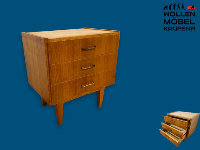 WMK I Hübscher, großer und heller Mid-Century Nachttisch mit Schubladen und Messinggriffen