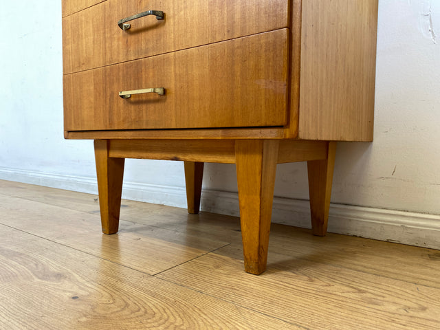 WMK I Hübscher, großer und heller Mid-Century Nachttisch mit Schubladen und Messinggriffen