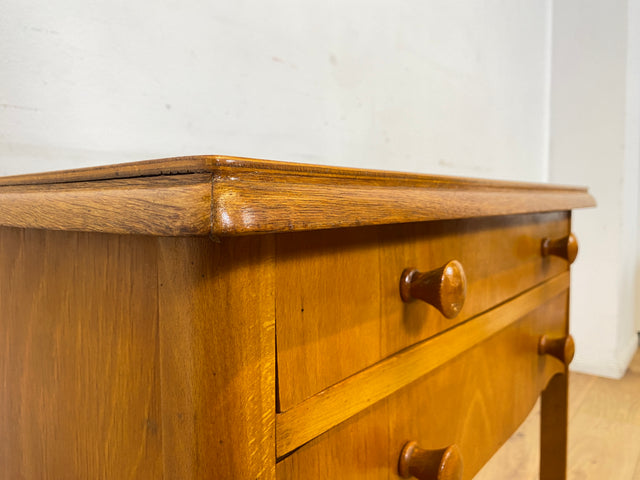 Schöne und sehr gut erhaltene Mid-Century Nähkommode aus vollem Holz mit Schubladen und Holzgriffen I Kommode Ablage Flurkommode Nähtisch Schminktisch Beistelltisch Vintage I