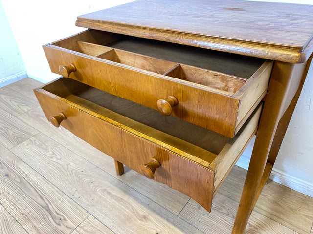Schöne und sehr gut erhaltene Mid-Century Nähkommode aus vollem Holz mit Schubladen und Holzgriffen I Kommode Ablage Flurkommode Nähtisch Schminktisch Beistelltisch Vintage I