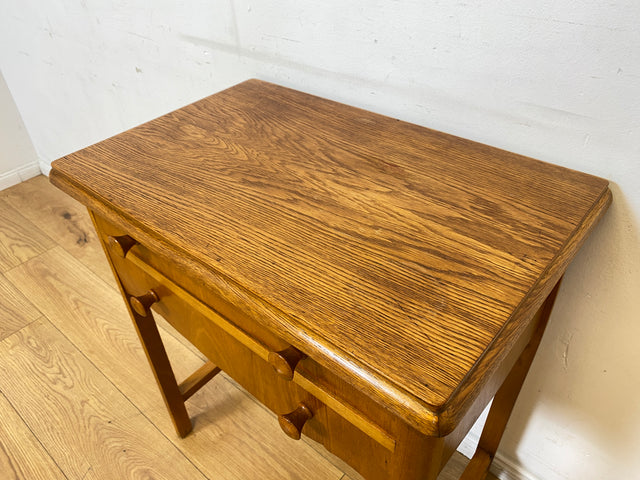 Schöne und sehr gut erhaltene Mid-Century Nähkommode aus vollem Holz mit Schubladen und Holzgriffen I Kommode Ablage Flurkommode Nähtisch Schminktisch Beistelltisch Vintage I