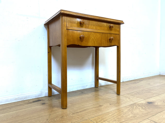 Schöne und sehr gut erhaltene Mid-Century Nähkommode aus vollem Holz mit Schubladen und Holzgriffen I Kommode Ablage Flurkommode Nähtisch Schminktisch Beistelltisch Vintage I