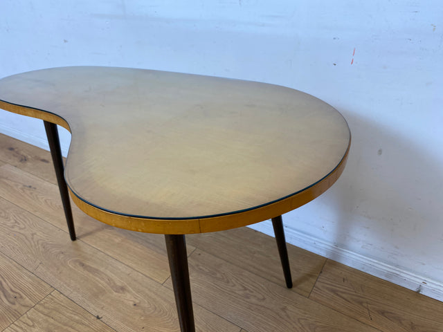Formschöner und sehr gut erhaltener Mid-Century Nierentisch mit abnehmbarer Glasauflage & konischen Tischbeinen I Couchtisch Wohnzimmertisch Coffee Table 50er 60er Vintage I