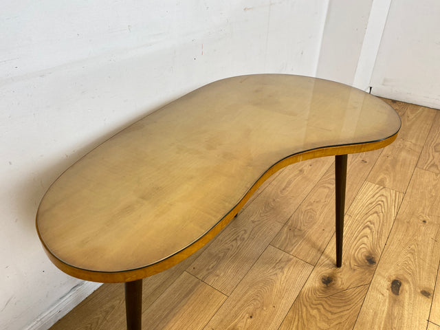 Formschöner und sehr gut erhaltener Mid-Century Nierentisch mit abnehmbarer Glasauflage & konischen Tischbeinen I Couchtisch Wohnzimmertisch Coffee Table 50er 60er Vintage I