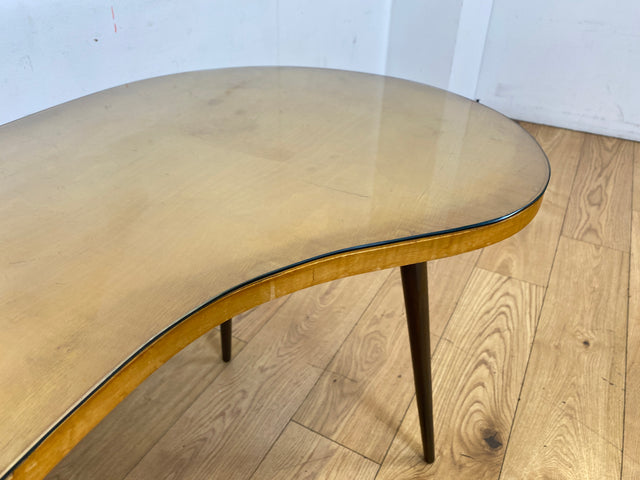 Formschöner und sehr gut erhaltener Mid-Century Nierentisch mit abnehmbarer Glasauflage & konischen Tischbeinen I Couchtisch Wohnzimmertisch Coffee Table 50er 60er Vintage I