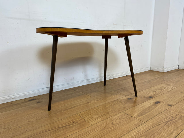 Formschöner und sehr gut erhaltener Mid-Century Nierentisch mit abnehmbarer Glasauflage & konischen Tischbeinen I Couchtisch Wohnzimmertisch Coffee Table 50er 60er Vintage I