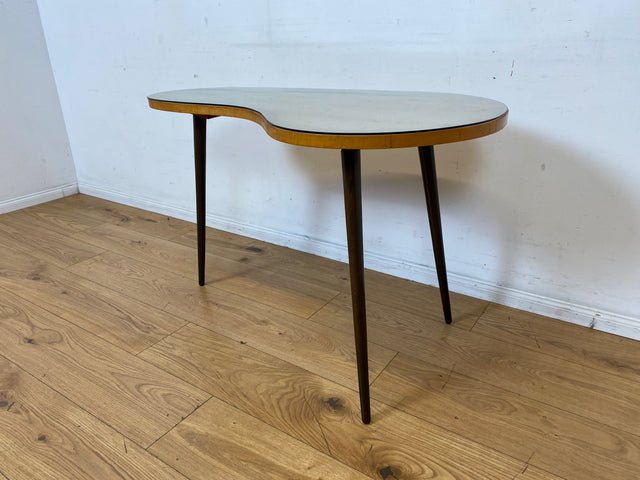 Formschöner und sehr gut erhaltener Mid-Century Nierentisch mit abnehmbarer Glasauflage & konischen Tischbeinen I Couchtisch Wohnzimmertisch Coffee Table 50er 60er Vintage I