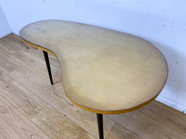 Formschöner und sehr gut erhaltener Mid-Century Nierentisch mit abnehmbarer Glasauflage & konischen Tischbeinen I Couchtisch Wohnzimmertisch Coffee Table 50er 60er Vintage I