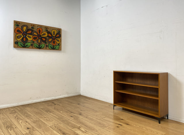 Sehr schönes niedriges Mid-Century Regal in Nussbaum auf neuen Metallfüßen I Bücherschrank Bücherregal Holzregal Küchenregal Badregal Bookshelf Sideboard Vintage 60er I