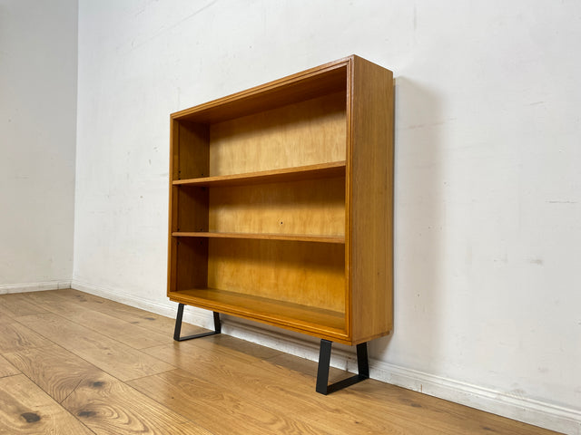 Minimalistisches Mid-Century Regal , Vollholz, mit verstellb. Regalböden & neuen Metallfüßen