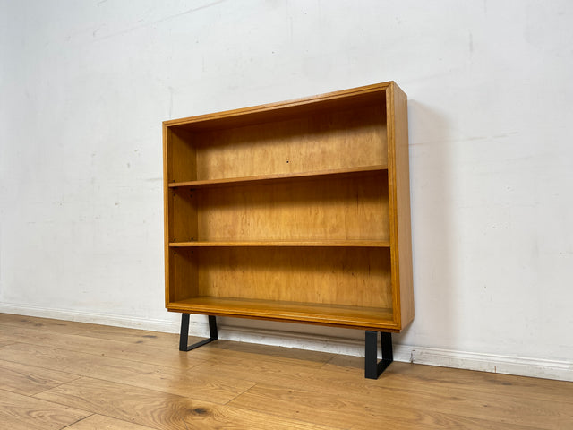 Gut erhaltenes Mid-Century Regal , Vollholz, mit verstellb. Regalböden & neuen Metallfüßen I Holzregal Bücherregal Bücherschrank Küchenregal Regalwand Vintage Retro 60er I