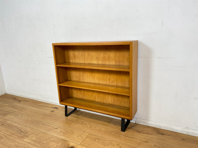 Gut erhaltenes Mid-Century Regal , Vollholz, mit verstellb. Regalböden & neuen Metallfüßen I Holzregal Bücherregal Bücherschrank Küchenregal Regalwand Vintage Retro 60er I