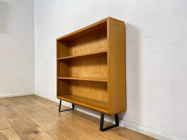 Gut erhaltenes Mid-Century Regal , Vollholz, mit verstellb. Regalböden & neuen Metallfüßen I Holzregal Bücherregal Bücherschrank Küchenregal Regalwand Vintage Retro 60er I