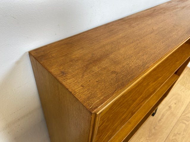 Hochwertiges Mid-Century Regal aus vollem Holz mit verstellb. Regalböden & neuen Metallfüßen