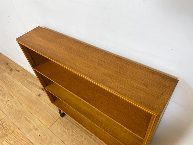 Stilvolles Mid-Century Regal aus vollem Holz mit verstellb. Regalböden & neuen Metallfüßen