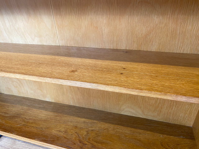 Hochwertiges Mid-Century Regal aus vollem Holz mit verstellbaren Regalböden & neuen Metallfüßen I Holzregal Bücherregal Bücherschrank Küchenregal Regalwand Vintage Retro 60er I