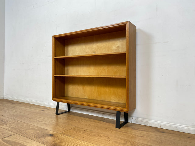 Hochwertiges Mid-Century Regal aus vollem Holz mit verstellbaren Regalböden & neuen Metallfüßen I Holzregal Bücherregal Bücherschrank Küchenregal Regalwand Vintage Retro 60er I