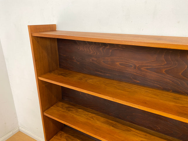 Schönes, großes und sehr gut erhaltenes Mid-Century Regal in Nussbaum