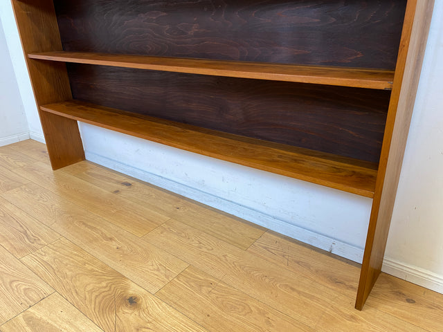 Schönes, großes und sehr gut erhaltenes Mid-Century Regal in Nussbaum