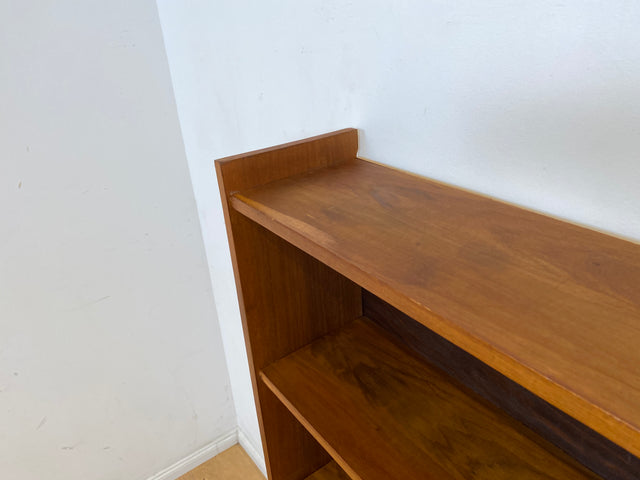 Schönes, großes und sehr gut erhaltenes Mid-Century Regal in Nussbaum