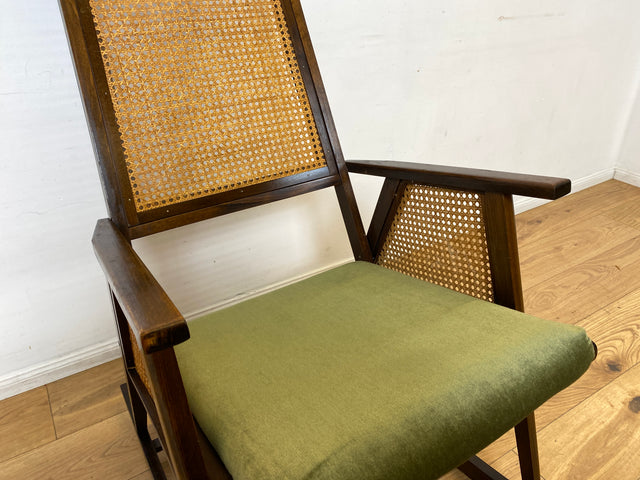 WMK I Stilvoller und sehr gut erhaltener Mid-Century Schaukelstuhl mit Wiener Geflecht mit grünem Polster