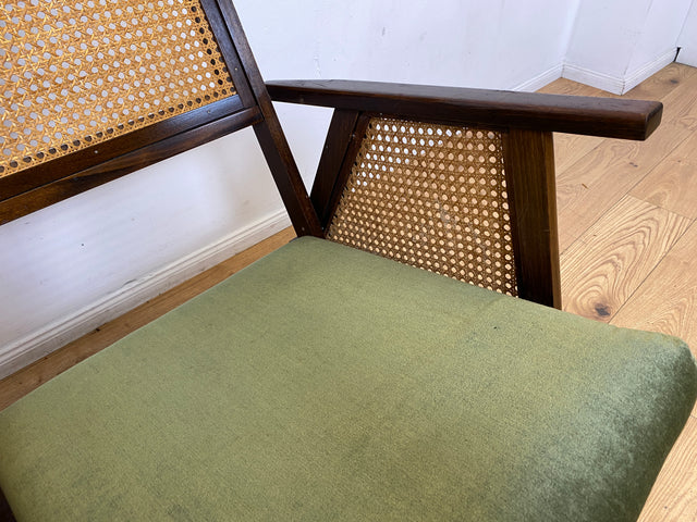 WMK I Stilvoller und sehr gut erhaltener Mid-Century Schaukelstuhl mit Wiener Geflecht mit grünem Polster