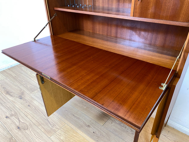 Stilvoller und gut erhaltener Mid-Century Schreibschrank mit Vitrine & Schubladen