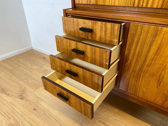 Stilvoller und gut erhaltener Mid-Century Schreibschrank mit Vitrine & Schubladen
