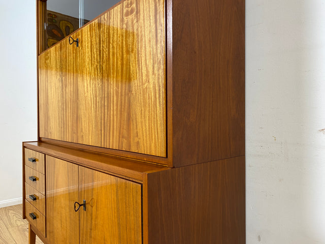 Stilvoller und gut erhaltener Mid-Century Schreibschrank mit Vitrine & Schubladen